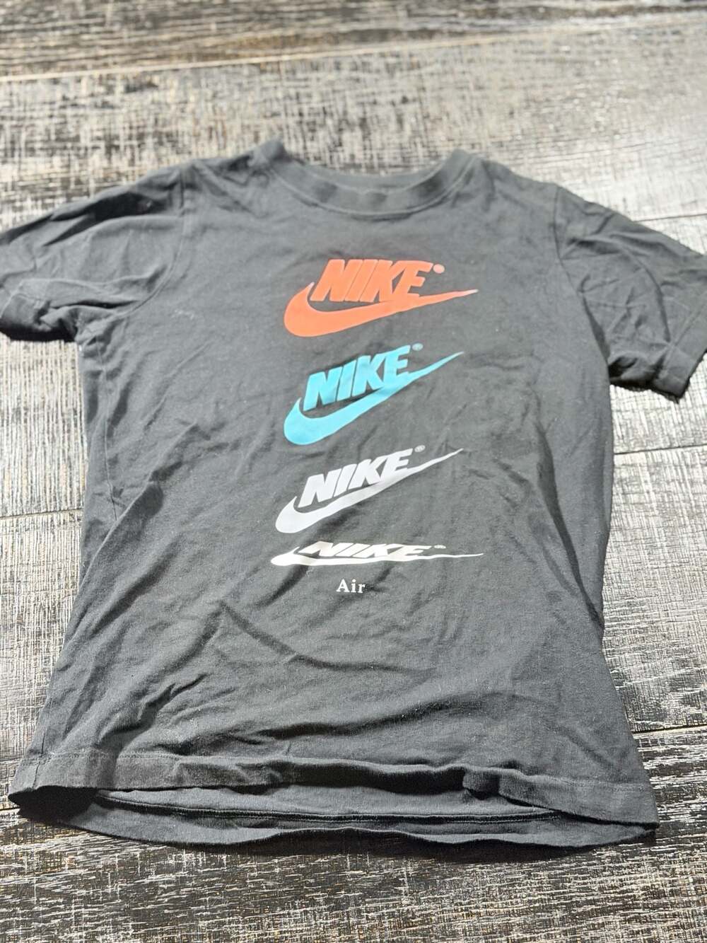 Nike The Nike Tee Standard Fit Graphic T-Shirt Size M